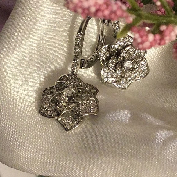 Rose Earrings - Picture 5 of 11